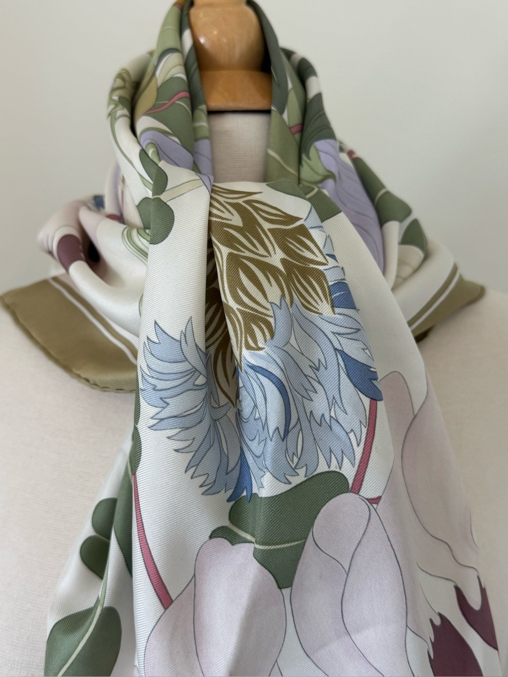 HERMES 100% Silk Scarf Carre 90 Flora Graeca Botanical Floral Elegant France